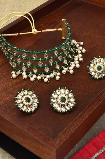 Indian gold-plated & green alloy gold-plated kundan-studded & beaded jewellery set