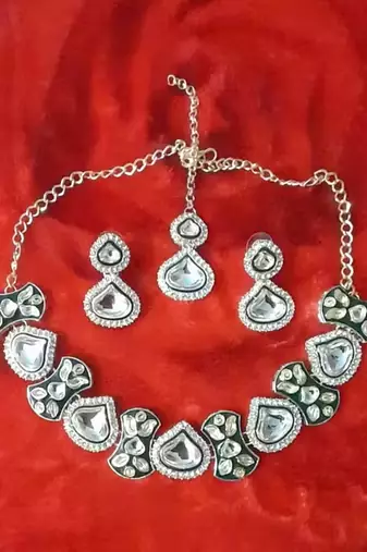 Royal kundan choker Necklace :: set with earrings & maang tikka | traditional bridal & festive jewelry for women