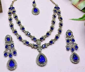 Teardrop bridal Necklace :: set with earrings & maang tikka - ethnic wedding jewelry for brides & parties 1