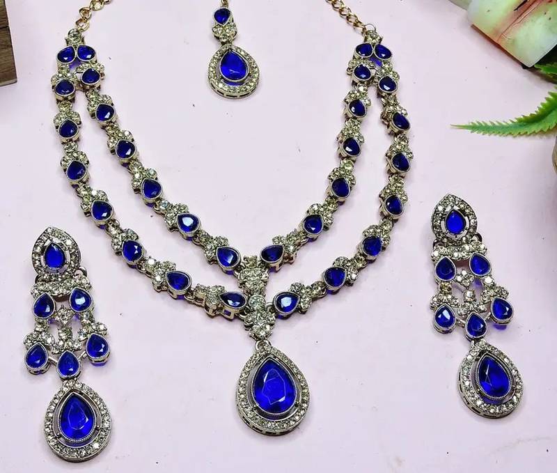 Teardrop bridal necklace set with earrings & maang tikka - ethnic wedding jewelry for brides & parties
