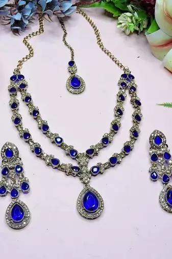 Teardrop bridal Necklace :: set with earrings & maang tikka - ethnic wedding jewelry for brides & parties