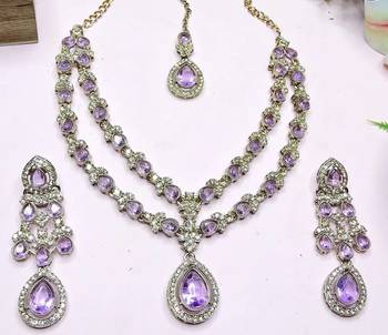 Teardrop bridal Necklace :: set with earrings & maang tikka - ethnic wedding jewelry for brides & parties 1