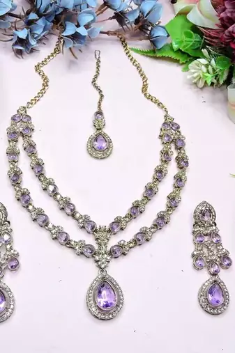 Teardrop bridal Necklace :: set with earrings & maang tikka - ethnic wedding jewelry for brides & parties