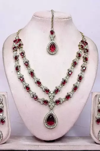 Teardrop bridal Necklace :: set with earrings & maang tikka - ethnic wedding jewelry for brides & parties