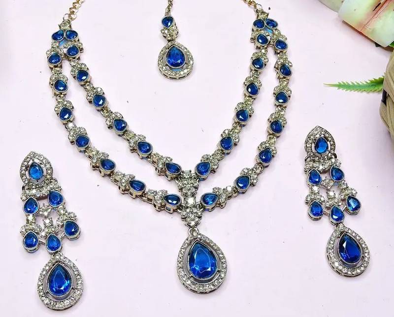 Teardrop bridal necklace set with earrings & maang tikka - ethnic wedding jewelry for brides & parties