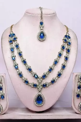 Teardrop bridal Necklace :: set with earrings & maang tikka - ethnic wedding jewelry for brides & parties