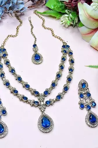 Teardrop bridal Necklace :: set with earrings & maang tikka - ethnic wedding jewelry for brides & parties