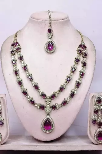 Teardrop bridal Necklace :: set with earrings & maang tikka - ethnic wedding jewelry for brides & parties