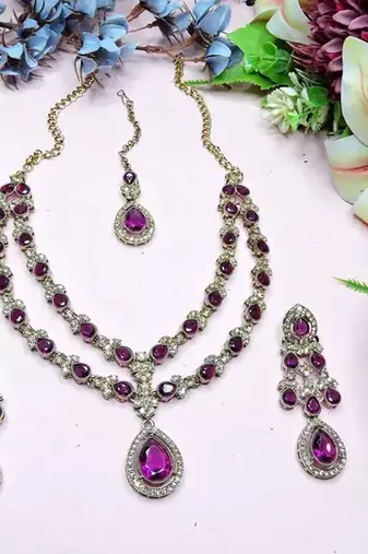 Teardrop bridal Necklace :: set with earrings & maang tikka - ethnic wedding jewelry for brides & parties