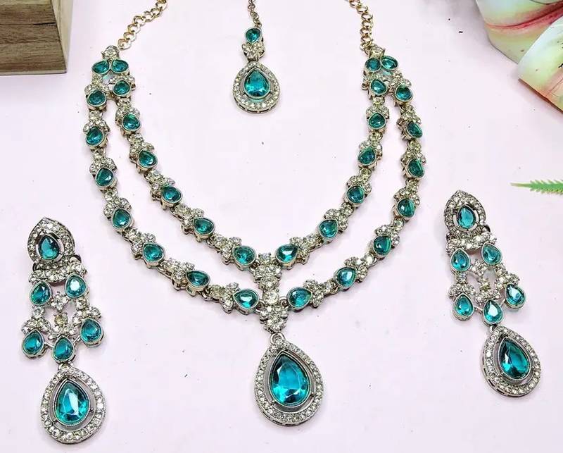 Teardrop bridal necklace set with earrings & maang tikka - ethnic wedding jewelry for brides & parties