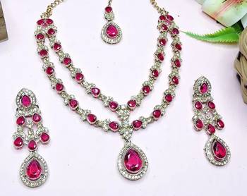 Teardrop bridal Necklace :: set with earrings & maang tikka - ethnic wedding jewelry for brides & parties 1