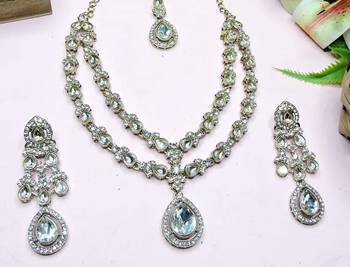 Teardrop bridal Necklace :: set with earrings & maang tikka - ethnic wedding jewelry for brides & parties 1