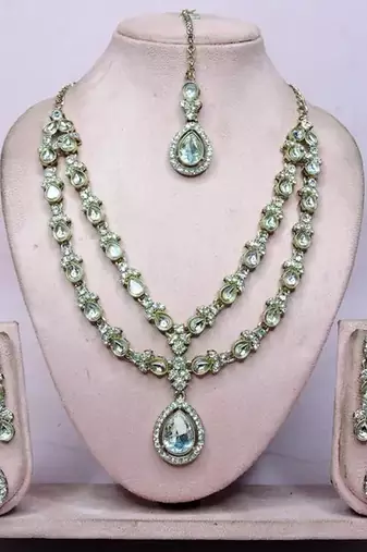 Teardrop bridal Necklace :: set with earrings & maang tikka - ethnic wedding jewelry for brides & parties