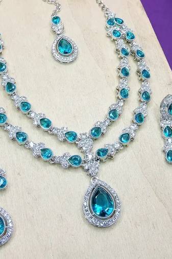 Teardrop bridal necklace set with earrings & maang tikka - ethnic wedding jewelry for brides & parties