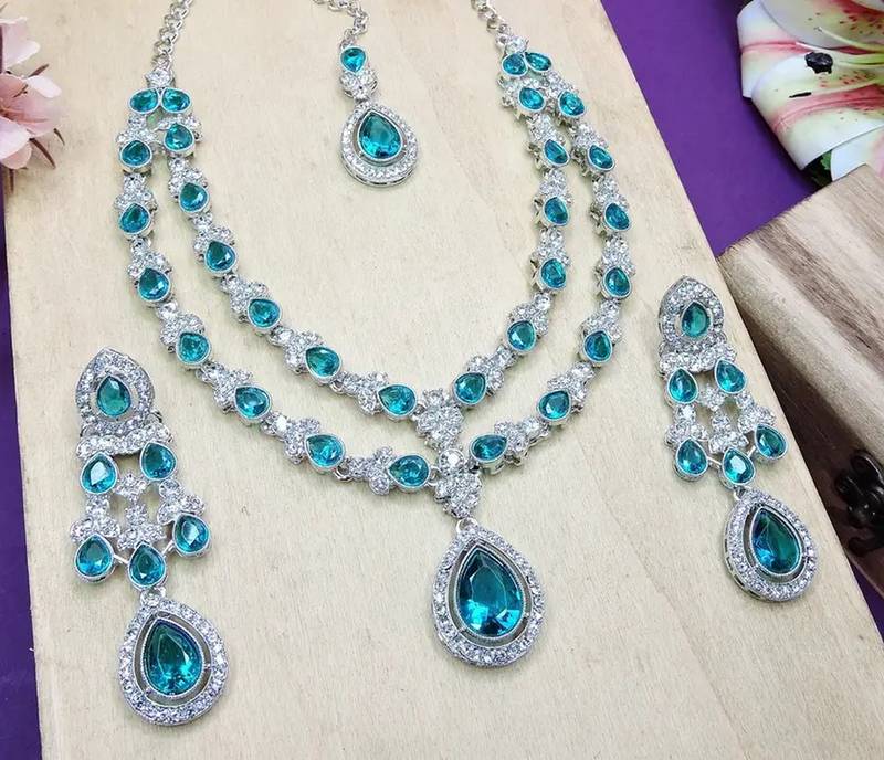 Teardrop bridal necklace set with earrings & maang tikka - ethnic wedding jewelry for brides & parties