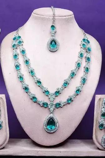 Teardrop bridal Necklace :: set with earrings & maang tikka - ethnic wedding jewelry for brides & parties