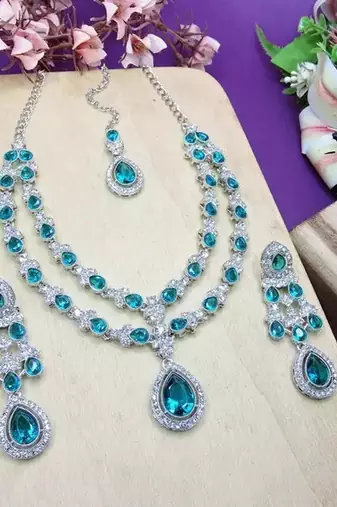 Teardrop bridal Necklace :: set with earrings & maang tikka - ethnic wedding jewelry for brides & parties