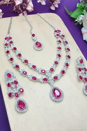 Teardrop bridal Necklace :: set with earrings & maang tikka - ethnic wedding jewelry for brides & parties