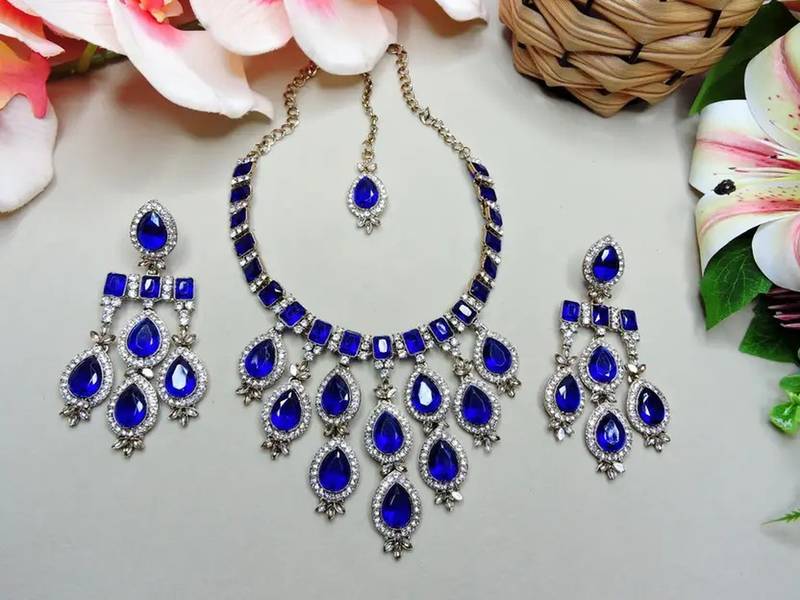 Teardrop bridal necklace set with earrings & maang tikka - ethnic wedding jewelry for brides & parties