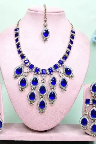 Teardrop bridal Necklace :: set with earrings & maang tikka - ethnic wedding jewelry for brides & parties