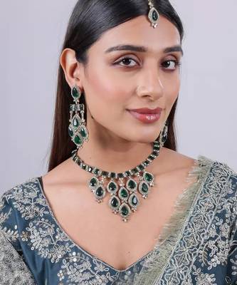Teardrop bridal Necklace :: set with earrings & maang tikka - ethnic wedding jewelry for brides & parties 1