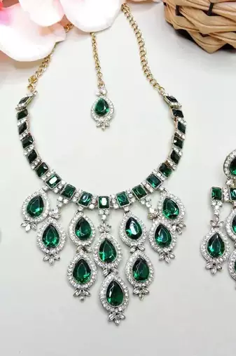 Teardrop bridal Necklace :: set with earrings & maang tikka - ethnic wedding jewelry for brides & parties