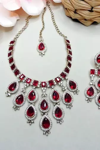 Teardrop bridal necklace set with earrings & maang tikka - ethnic wedding jewelry for brides & parties
