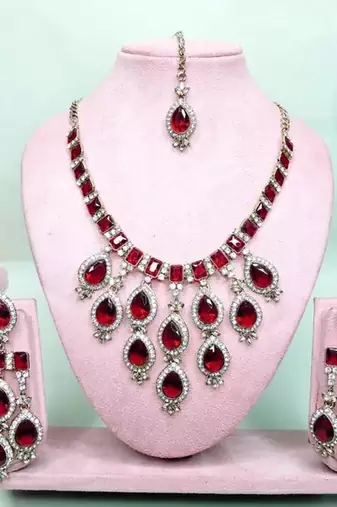 Teardrop bridal Necklace :: set with earrings & maang tikka - ethnic wedding jewelry for brides & parties