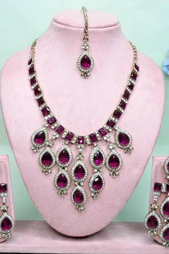 Teardrop bridal necklace set with earrings & maang tikka - ethnic wedding jewelry for brides & parties