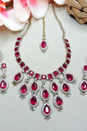 Teardrop bridal necklace set with earrings & maang tikka - ethnic wedding jewelry for brides & parties