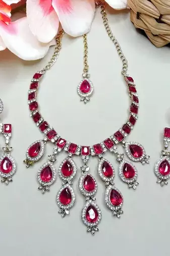 Teardrop bridal necklace set with earrings & maang tikka - ethnic wedding jewelry for brides & parties
