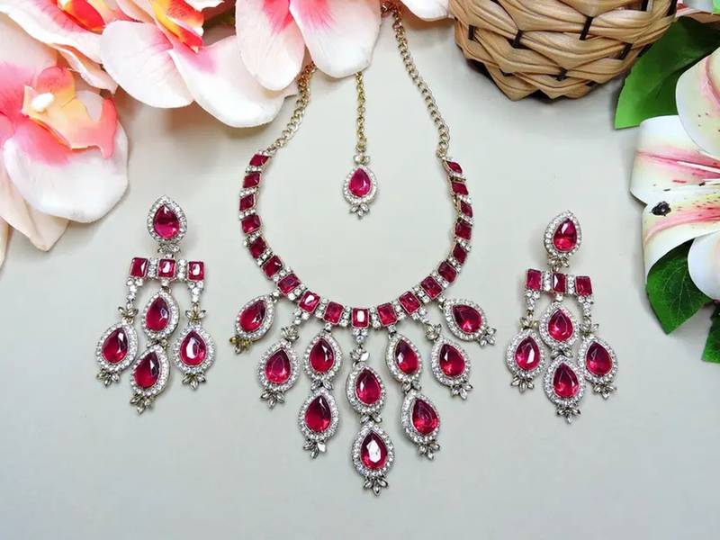 Teardrop bridal necklace set with earrings & maang tikka - ethnic wedding jewelry for brides & parties