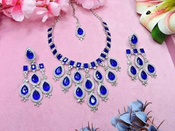 Teardrop bridal Necklace :: set with earrings & maang tikka - ethnic wedding jewelry for brides & parties 1