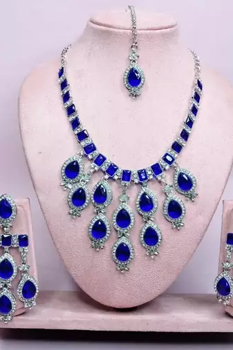 Teardrop bridal Necklace :: set with earrings & maang tikka - ethnic wedding jewelry for brides & parties