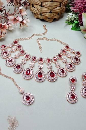Rose gold-plated necklace set with earrings & maang tikka for women     sparkling bridal party jewelry