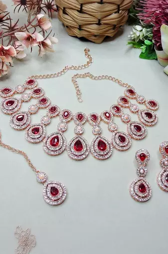 Rose gold-plated necklace set with earrings & maang tikka for women     sparkling bridal party jewelry