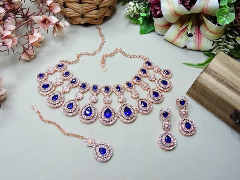 Rose gold-plated necklace set with earrings & maang tikka for women – sparkling bridal party jewelry