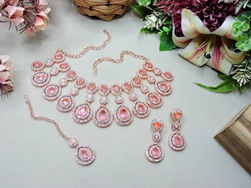 Rose gold-plated necklace set with earrings & maang tikka for women     sparkling bridal party jewelry