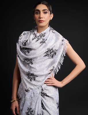 art silk blend saree with printed design & pallu lace border paired with banglori unstitched blouse 4