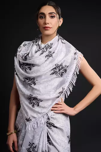art silk blend saree with printed design & pallu lace border paired with banglori unstitched blouse