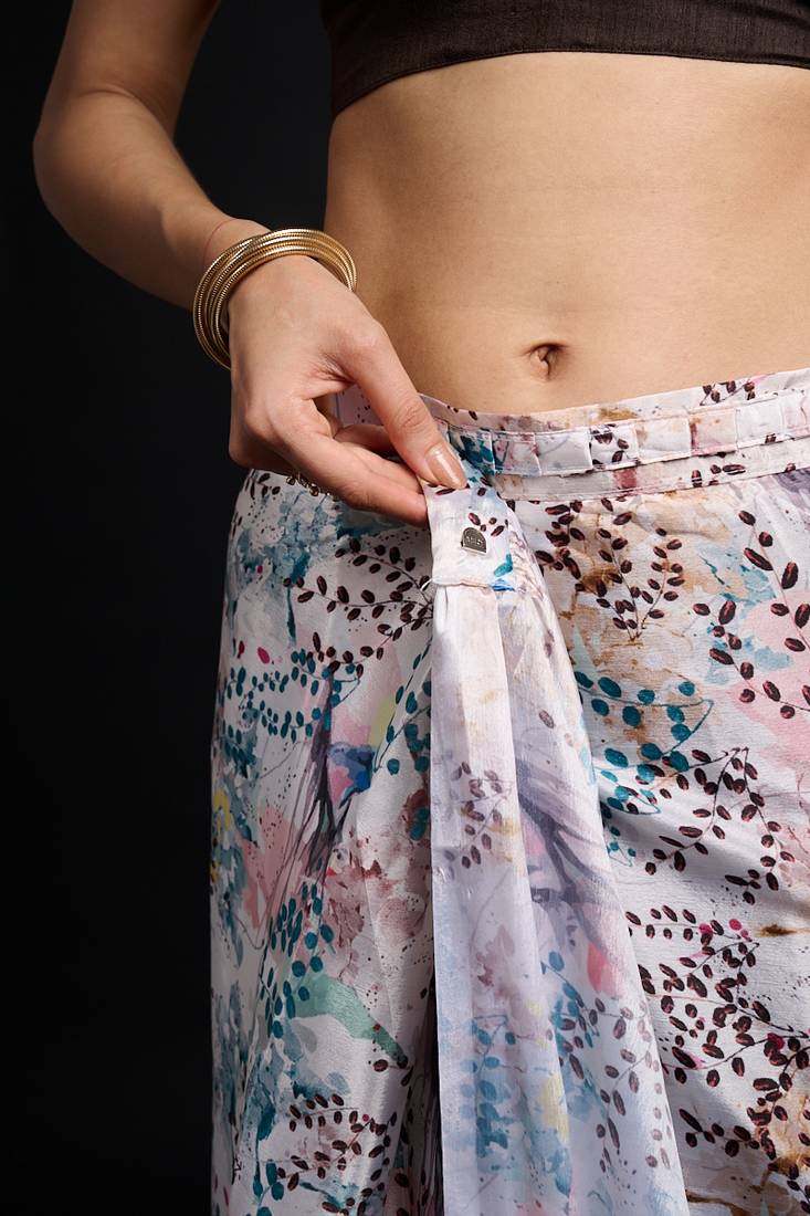 art silk saree with printed design & pallu lace border, paired with banglori unstitched blouse