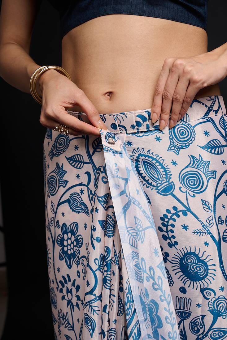 art silk saree with printed design & pallu lace border, paired with banglori unstitched blouse