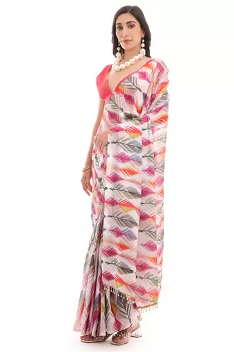 art silk blend saree with printed design & pallu lace border paired with banglori unstitched blouse
