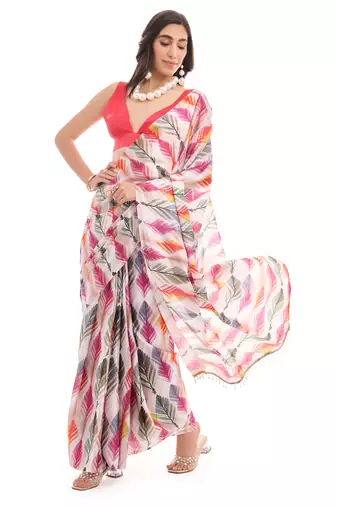 art silk blend saree with printed design & pallu lace border paired with banglori unstitched blouse