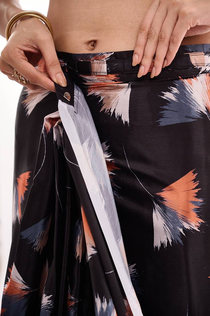 art silk saree with printed design & pallu lace border, paired with banglori unstitched blouse