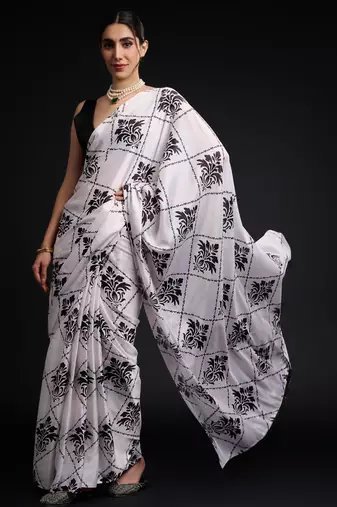 art silk blend saree with printed design & pallu lace border paired with banglori unstitched blouse