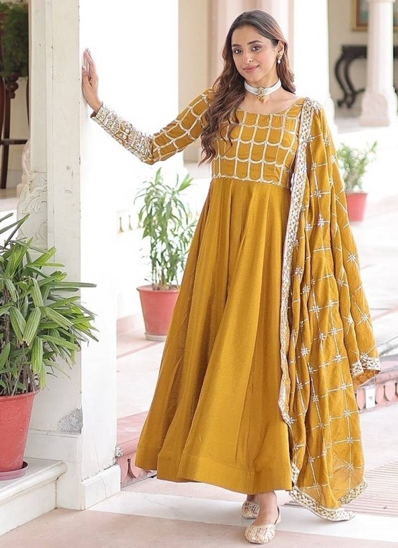 Women nc vichitra with rich sequins & zari embroidered work wdding gown