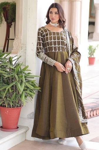 Women nc vichitra with rich sequins & zari embroidered work wdding gown
