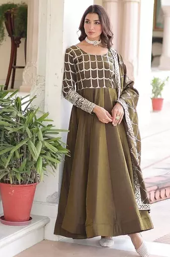 Women nc vichitra with rich sequins & zari embroidered work wdding gown