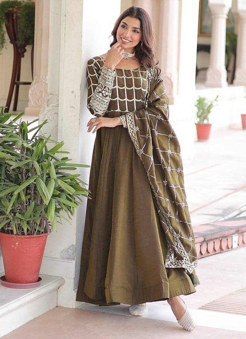 Women nc vichitra with rich sequins & zari embroidered work wdding gown